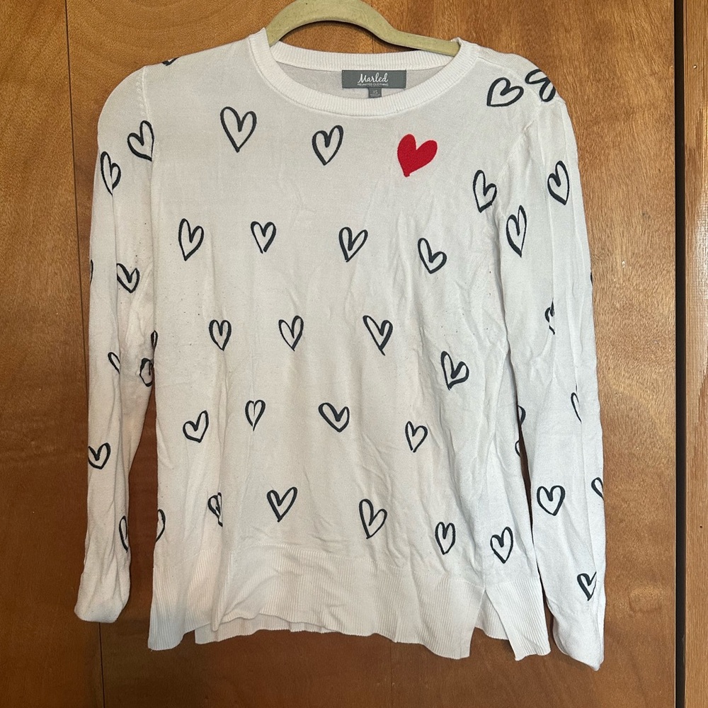 Marled White Sweater with Black and Red Heart Pattern